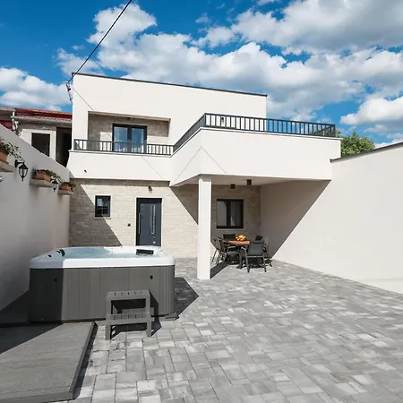 Ruzarija Villa