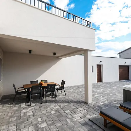 Ruzarija Villa